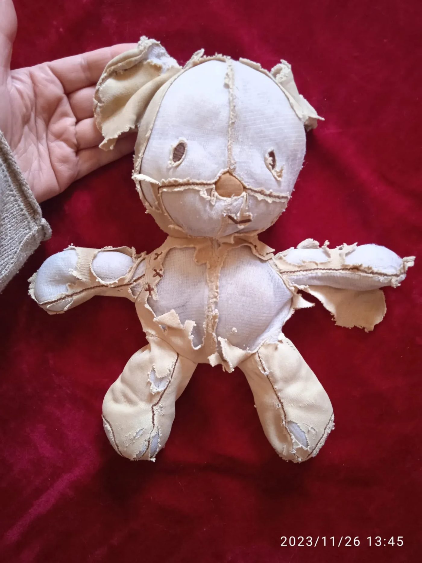 Muñeco de tela cosido a mano en clase