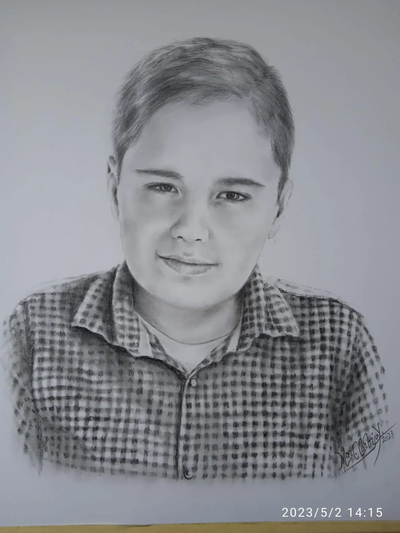 Retrato a grafito de un niño